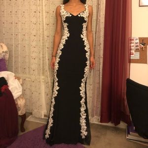 Prom/Evening gown dress by Betsy & Adam. Size 0.